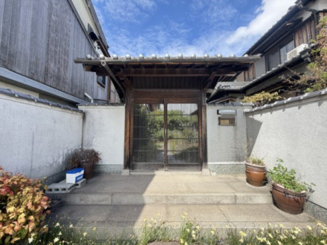 飾磨区構　中古一戸建てのエントランス