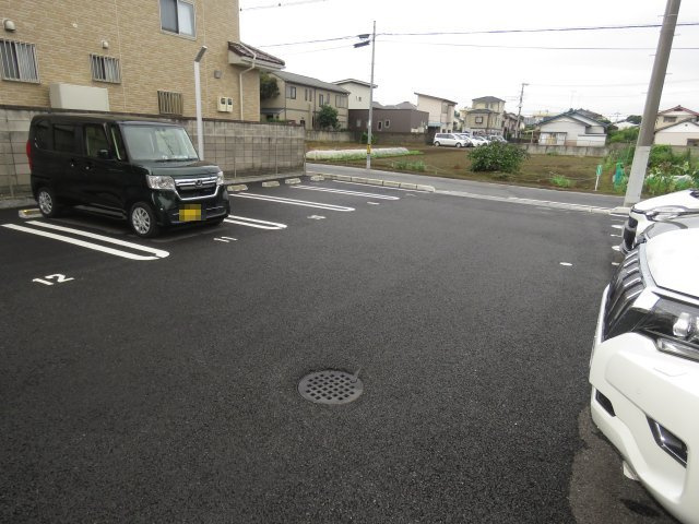 ファミールの駐車場