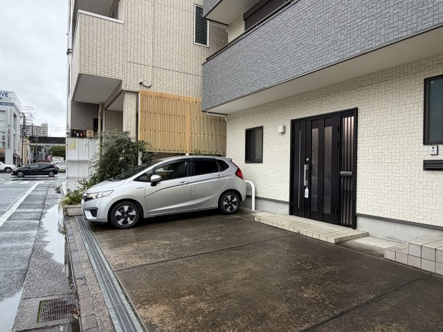 中央1丁目大久保貸事務所の駐車場