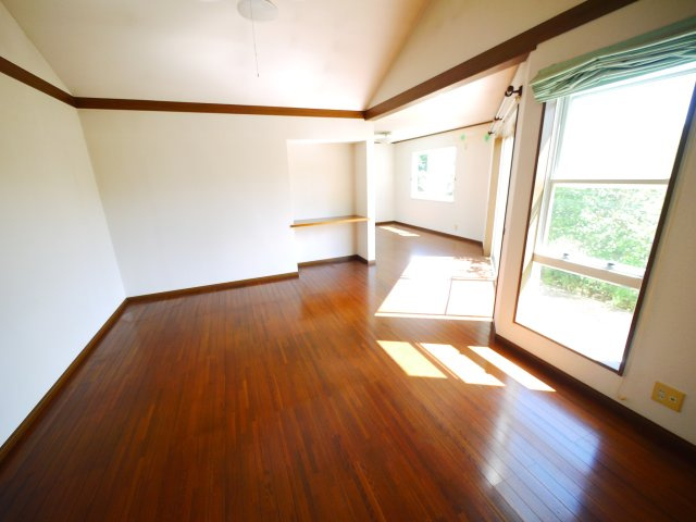 大網白里市四天木　中古戸建の居間・リビング|ハウスクリーニング済み 駐車増設スペース有 オール電化 IHクッキング 大網海岸まで車約5分