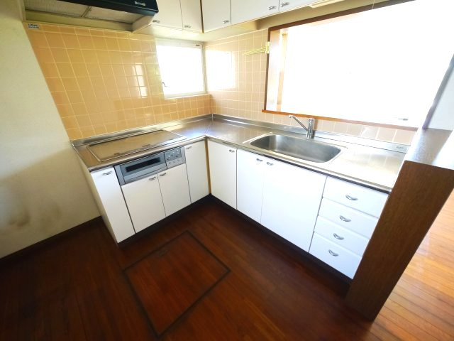 大網白里市四天木　中古戸建のキッチン|ハウスクリーニング済み 駐車増設スペース有 オール電化 IHクッキング 大網海岸まで車約5分