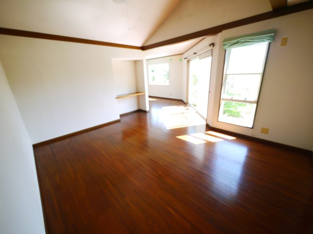 大網白里市四天木　中古戸建の居間・リビング|ハウスクリーニング済み 駐車増設スペース有 オール電化 IHクッキング 大網海岸まで車約5分