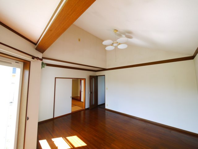 大網白里市四天木　中古戸建の居間・リビング|ハウスクリーニング済み 駐車増設スペース有 オール電化 IHクッキング 大網海岸まで車約5分