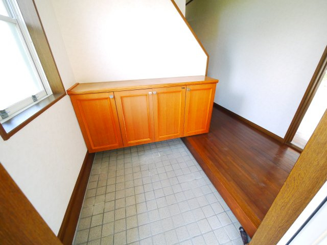 大網白里市四天木　中古戸建の玄関|ハウスクリーニング済み 駐車増設スペース有 オール電化 IHクッキング 大網海岸まで車約5分