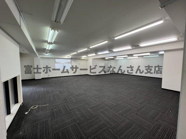 グラスコートの内装