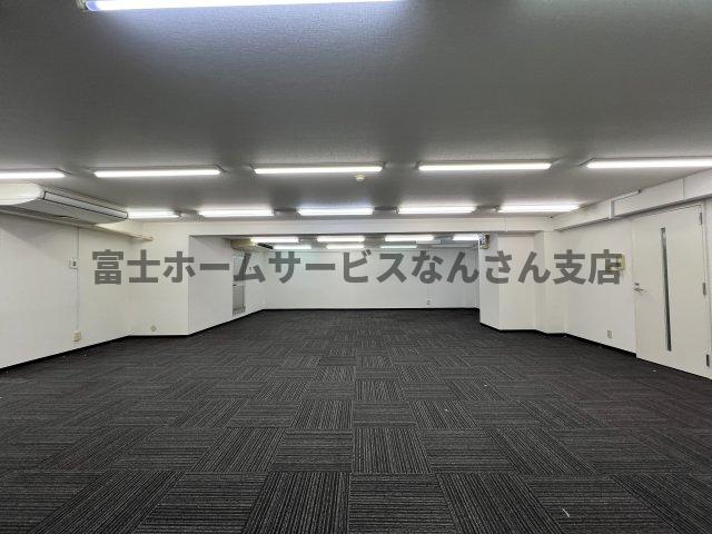 グラスコートの内装
