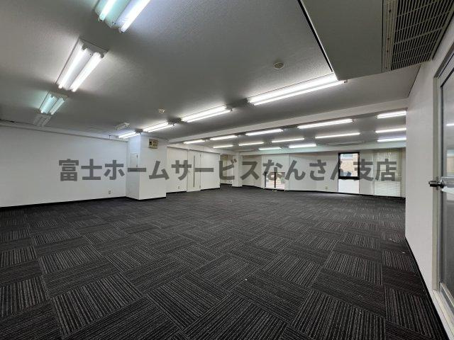 グラスコートの内装