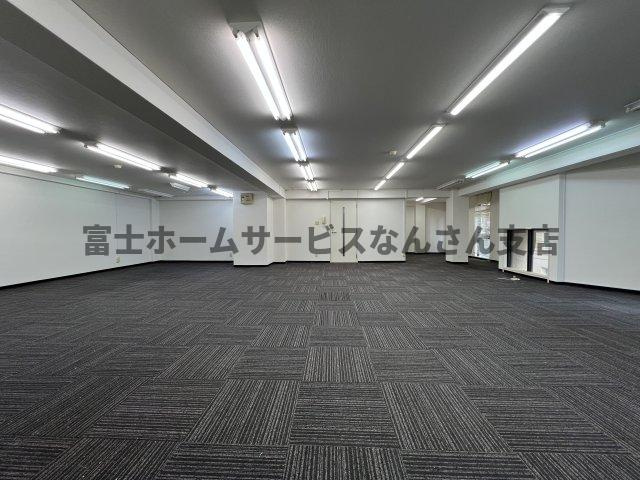 グラスコートの内装