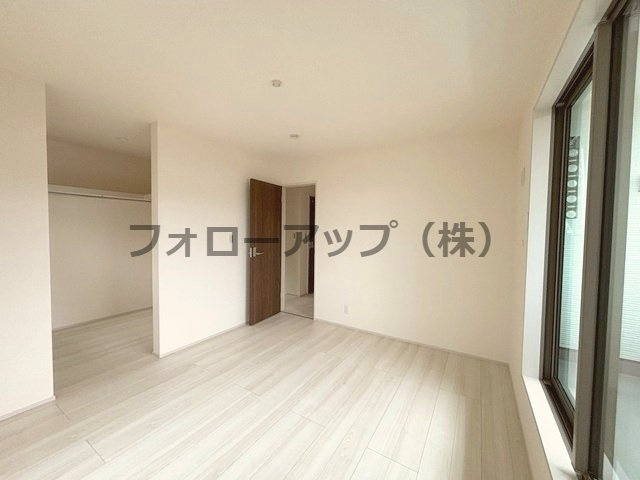 リーブルガーデン小野市垂井町5期の洋室|広々とした洋室です