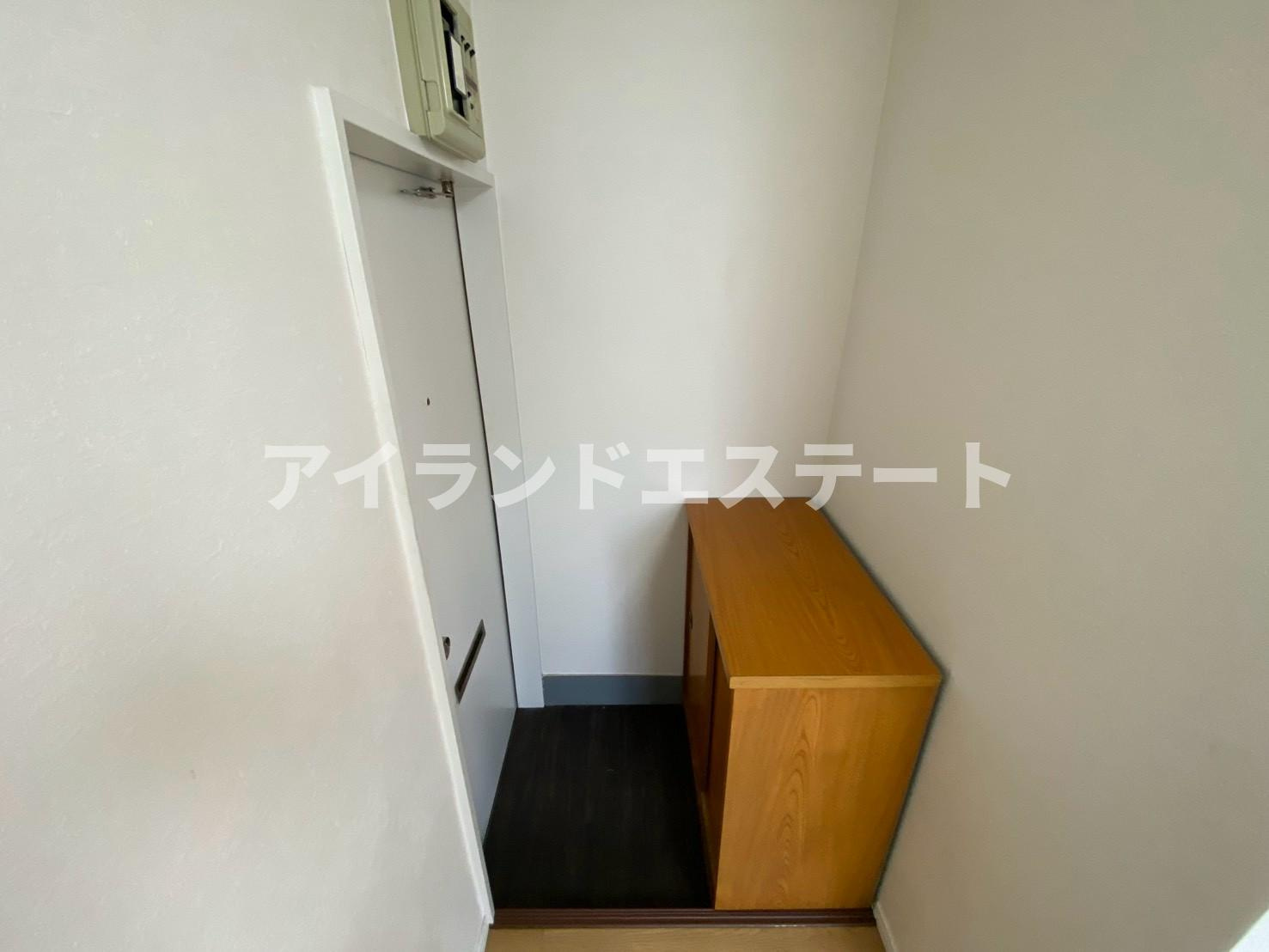 コーポオガワ　独立洗面台　角部屋　通風良好の玄関