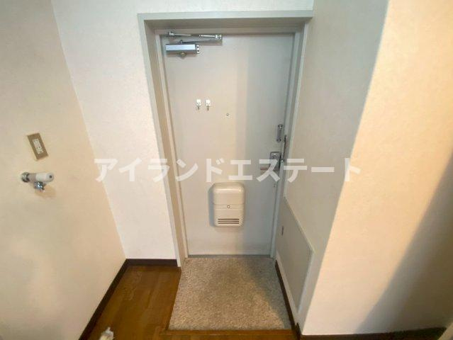 フローレンス駒沢　女性限定　角部屋　通風良好の玄関