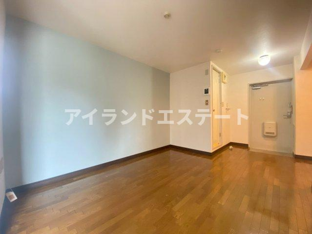 フローレンス駒沢　女性限定　角部屋　通風良好の居間・リビング