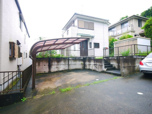 大網白里市駒込　中古戸建の前面道路含む現地写真|平成13年12月築3LDK JR外房線大網駅徒歩約13分スーパー主婦の店徒歩約7分 閑静な立地
