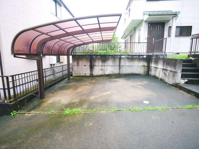 大網白里市駒込　中古戸建の駐車場|平成13年12月築3LDK JR外房線大網駅徒歩約13分スーパー主婦の店徒歩約7分 閑静な立地