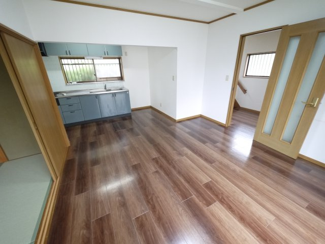 大網白里市駒込　中古戸建の居間・リビング|平成13年12月築3LDK JR外房線大網駅徒歩約13分スーパー主婦の店徒歩約7分 閑静な立地