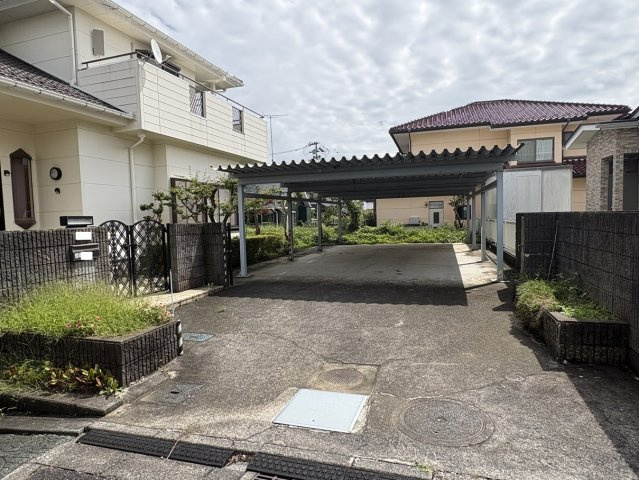 中央台鹿島一丁目 中古一戸建ての駐車場
