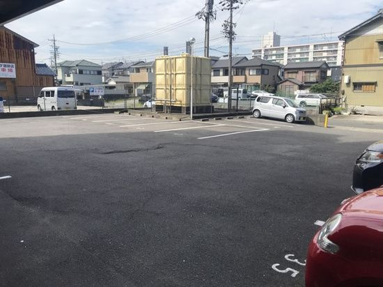 グランドハイツ浦里の駐車場