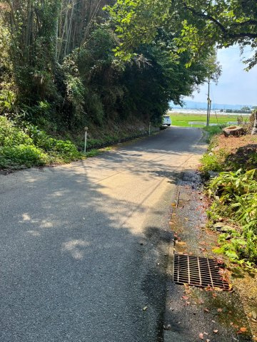 朝倉市大庭1513番1の前面道路含む現地写真