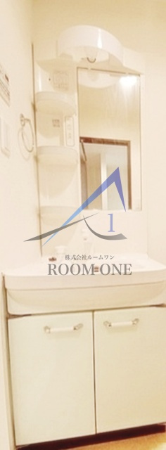 センチュリー小平美園町マンションの洗面所|独立洗面台です。
