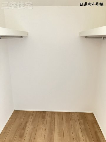 碧南市日進町NEX-G 4号棟の収納|主寝室のウォークインクローゼット2帖。大容量でたっぷり収納できます！豊富な収納も魅力の1つです。
