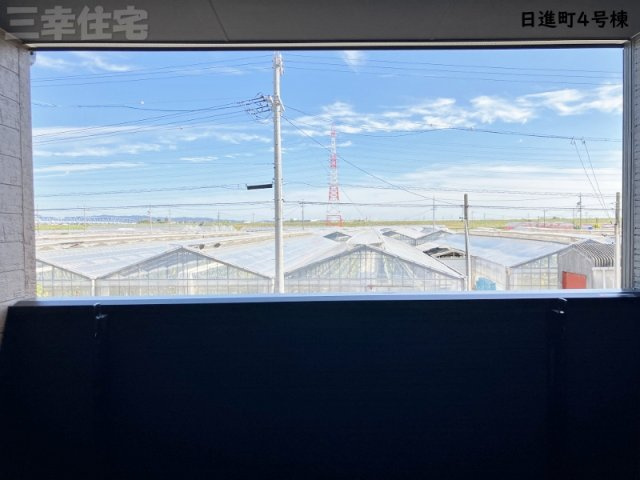 碧南市日進町NEX-G 4号棟のバルコニー|屋根のあるバルコニーは雨が降っても慌てない、家事する方の強い味方になります