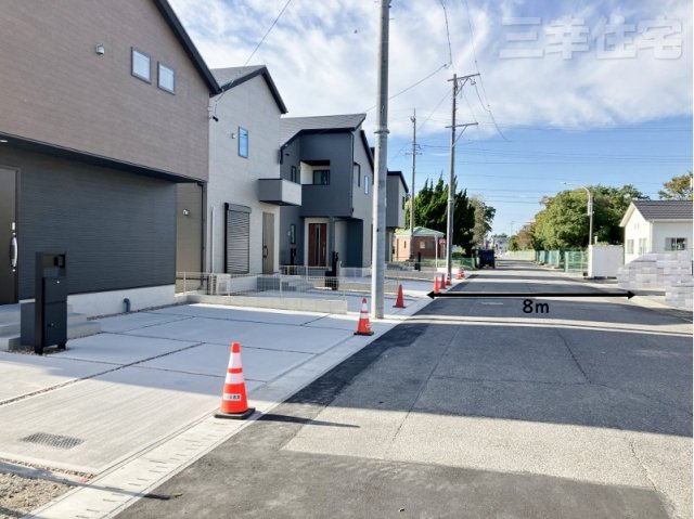碧南市日進町NEX-G 4号棟の前面道路含む現地写真|前面道路が広いからお車の乗り入れも安心です♪