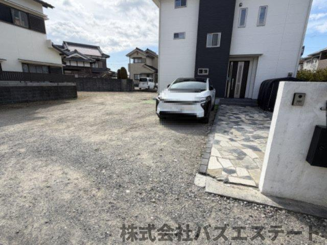 花田町小川　中古戸建ての駐車場
