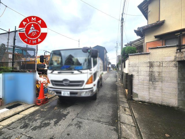 福岡市東区和白2丁目第1-1棟（1号棟）の外観|前面道路含む現地の写真です。