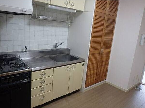 ライオンズマンション三軒茶屋NAKAMURAのキッチン|グリル付きキッチン