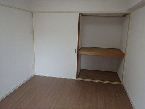 ライオンズマンション三軒茶屋NAKAMURAの収納|大きなものも収納できそうです