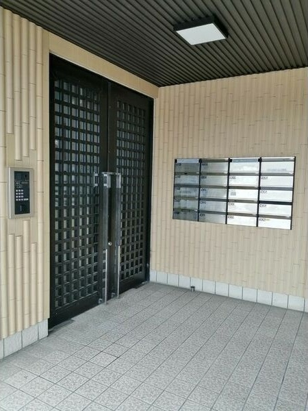 エスポワール尾崎のエントランス