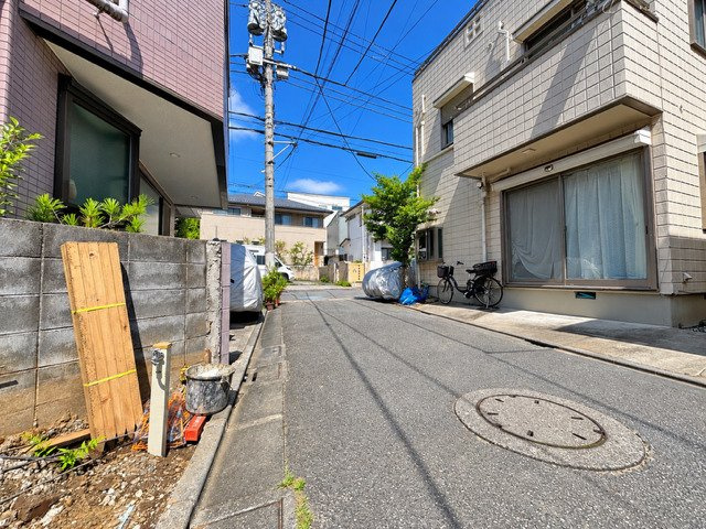 大田区東雪谷5丁目 新築戸建の前面道路含む現地写真