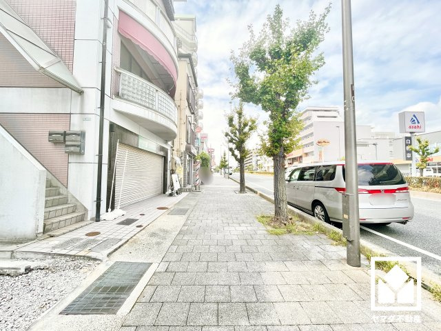 西宮市弓場町の周辺|国道2号線の大通りに面しており、居宅としてはもちろん、店舗付き住宅、収益用地、事務所、飲食店、物販、医療関連、デリバリー等、幅広くご検討いただける立地です。