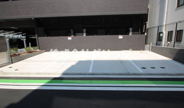RELUXIA横濱反町の駐車場