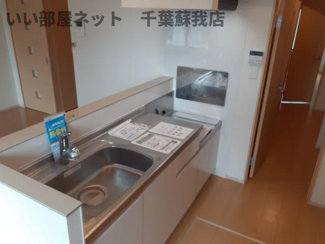 イーストフラワー更級Ⅲのキッチン|コンパクトなキッチンで掃除もラクラク