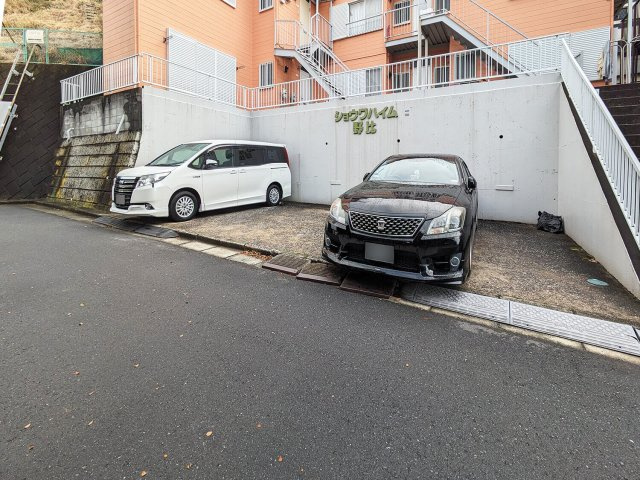 ショウワハイム野比の駐車場