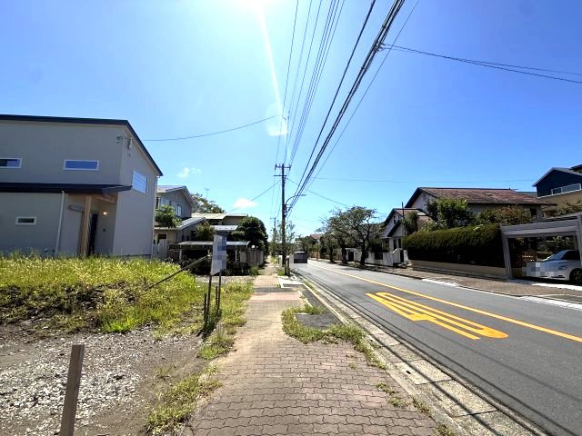 住宅街の整形地　陽当良好の前面道路含む現地写真|前面道路