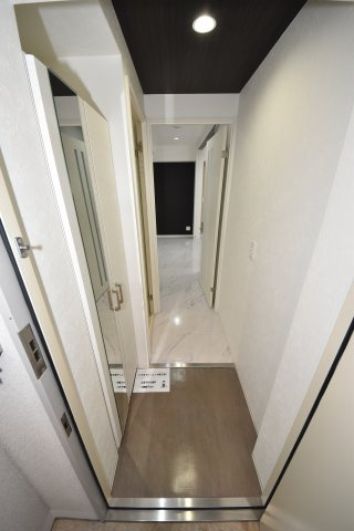 JESUS SQUARE 日本橋の玄関