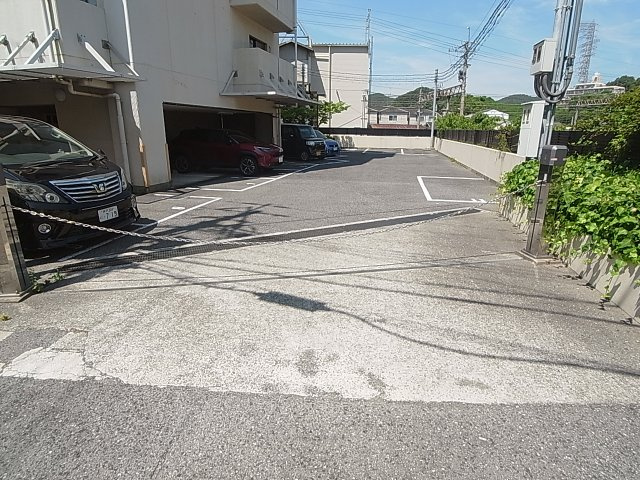 ロワジール山手の駐車場|ゲート付きの駐車場