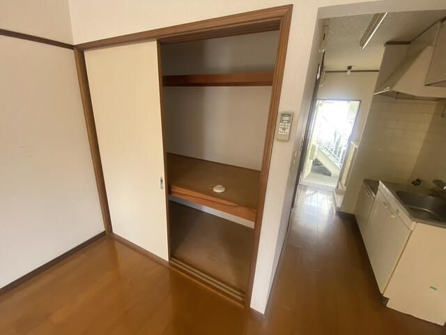 草加市草加３丁目のアパートの収納