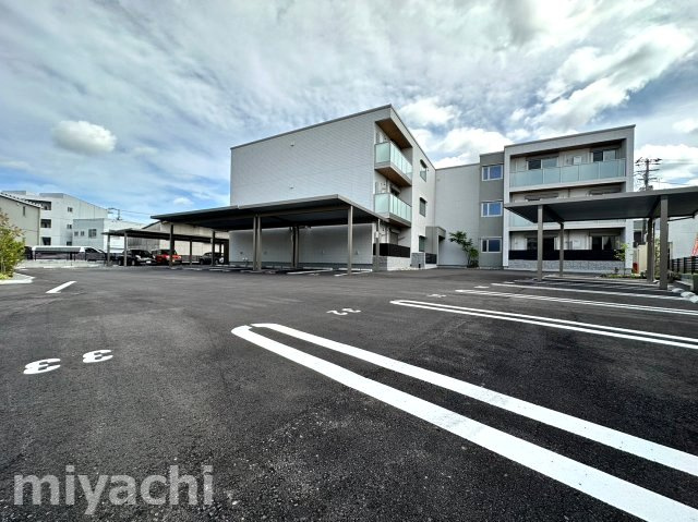プレミアス【BELS認証】の駐車場