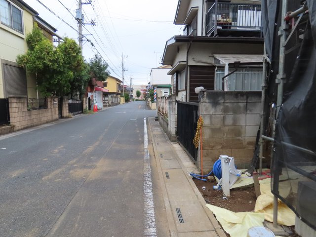 坂戸市千代田売地の前面道路含む現地写真