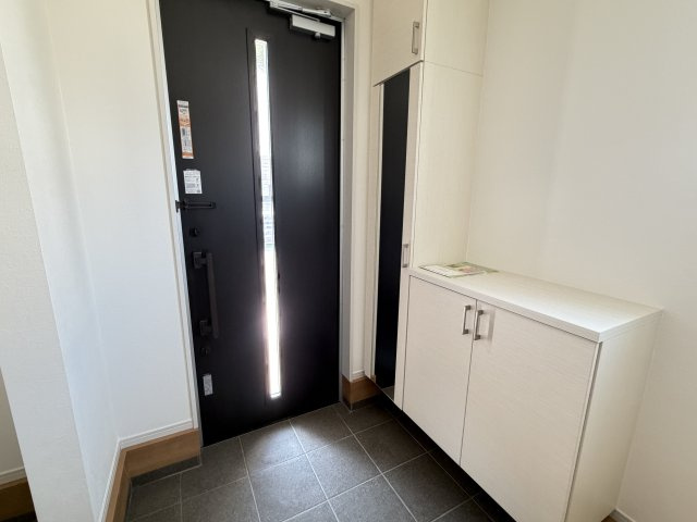 西庄　新築一戸建ての玄関