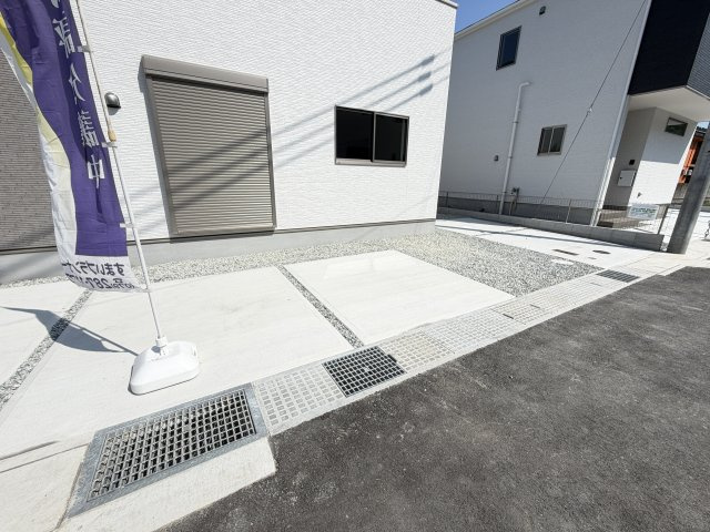 西庄　新築一戸建ての駐車場