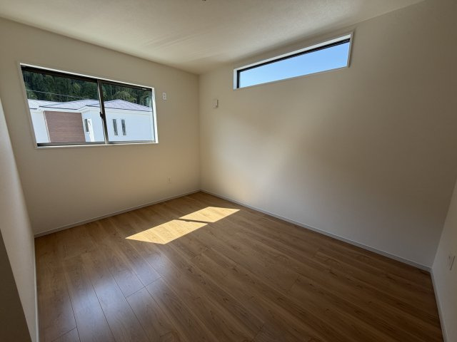 西庄　新築一戸建ての洋室