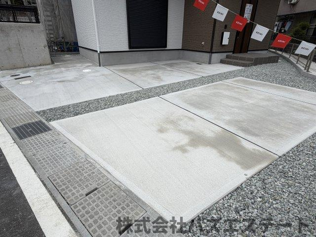 西庄　新築一戸建ての駐車場