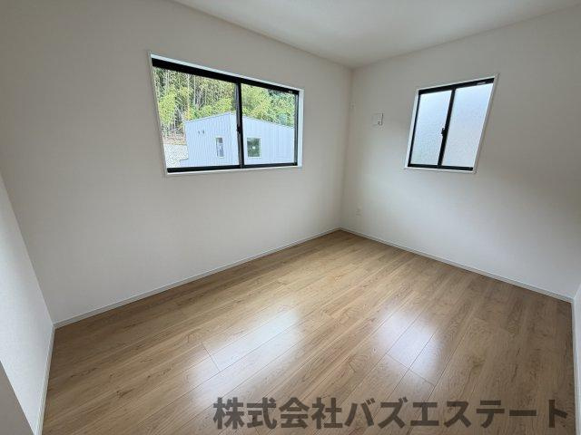 西庄　新築一戸建ての洋室