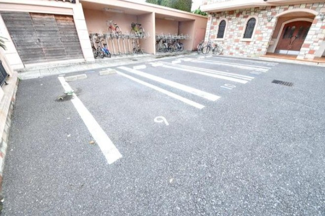 ペリエ市川Ⅰの駐車場