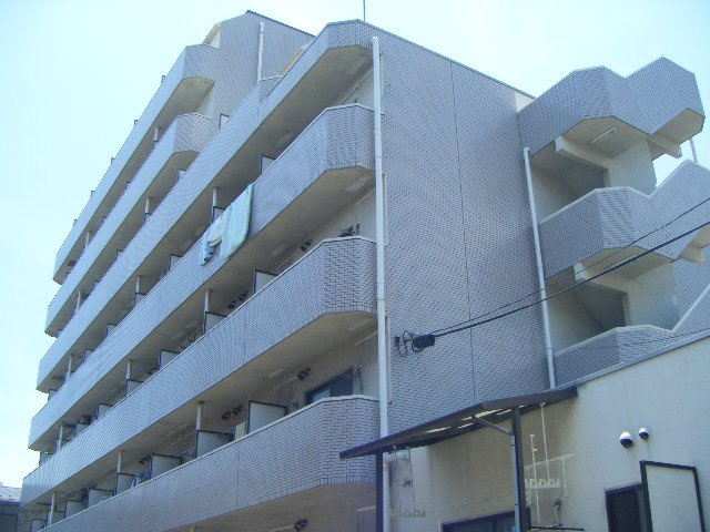 ドエル西船の外観|タイル貼りの7階建てマンション