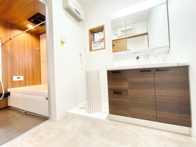 【洗面所】 | 吹田市片山町４丁目中古戸建 | 弊社のファイナンシャルプランナーより、将来に向けた資金計画・住宅ローンの無料相談が皆様に大変ご好評頂いております！物件ご購入の前に、まずはお気軽にご相談くださいませ。